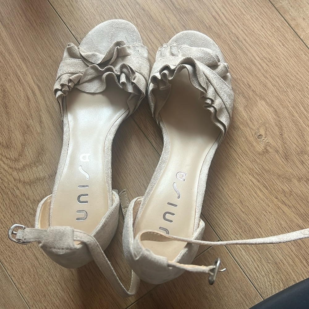 Unisa heels never worn